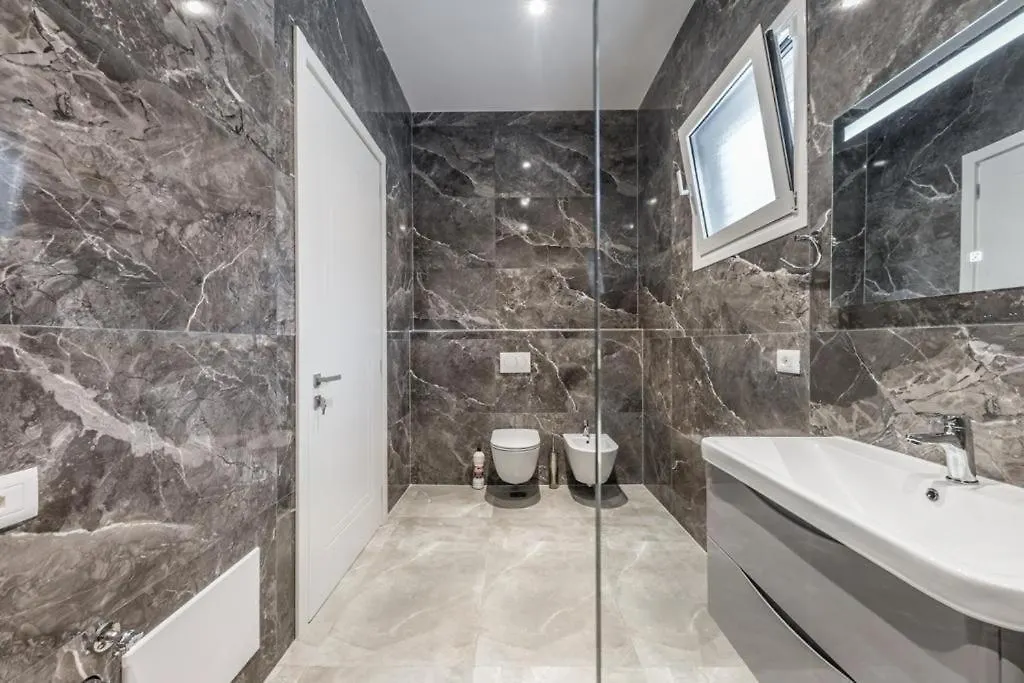 Top Villas Δυρράχιο 0*,